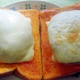 チーズ＆ハンバーグのせトースト★